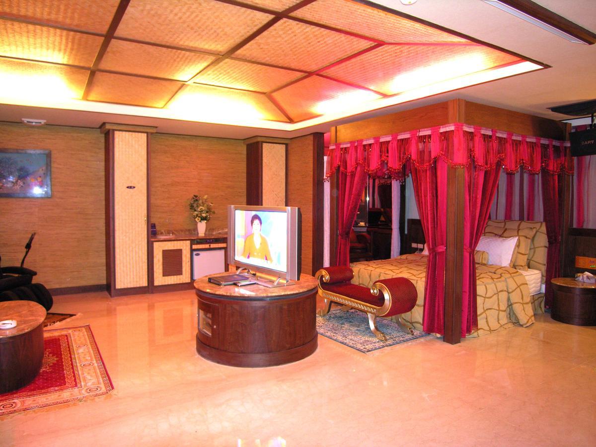 Daniel Spa Motel Pingzhen Экстерьер фото