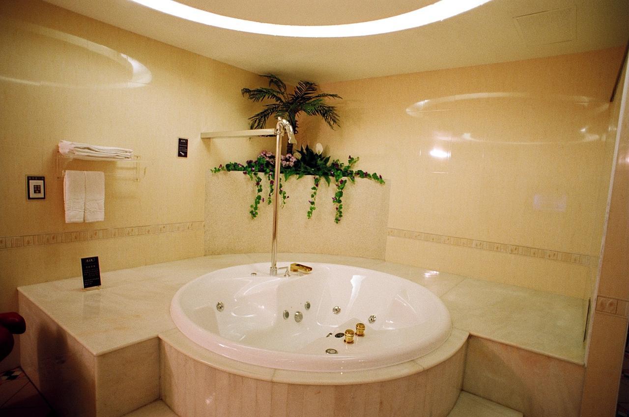 Daniel Spa Motel Pingzhen Экстерьер фото